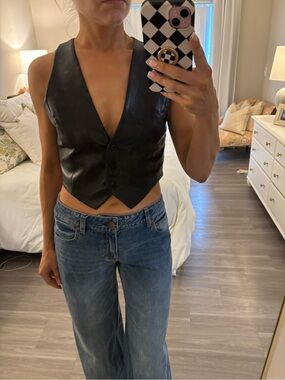 🖤 Alice + Olivia Mari Cropped Faux Leather Vest 🖤